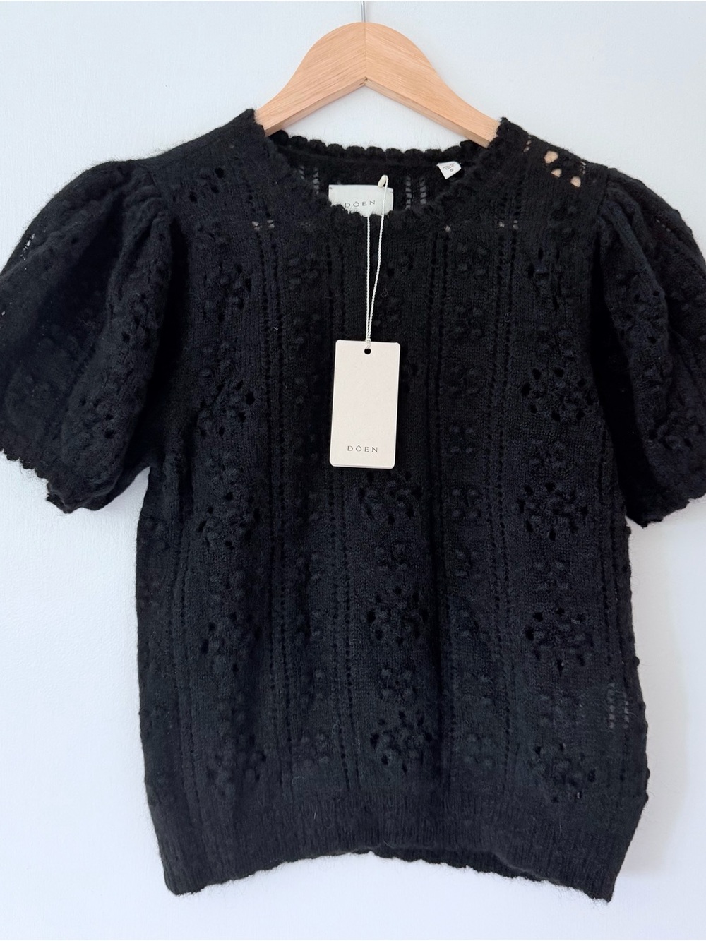 Doen Black Puff-Sleeve Knitted Top
